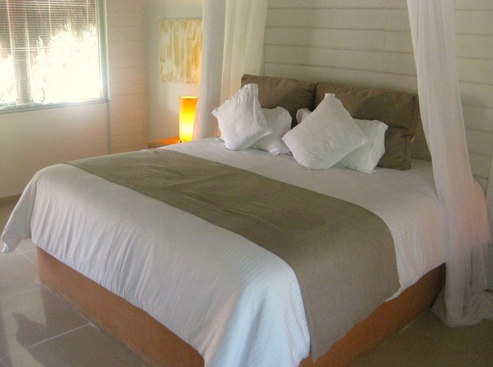 Magic Blue Spa Boutique Hotel Adults Only Playa del Carmen Eksteriør bilde A bed with a bed runner