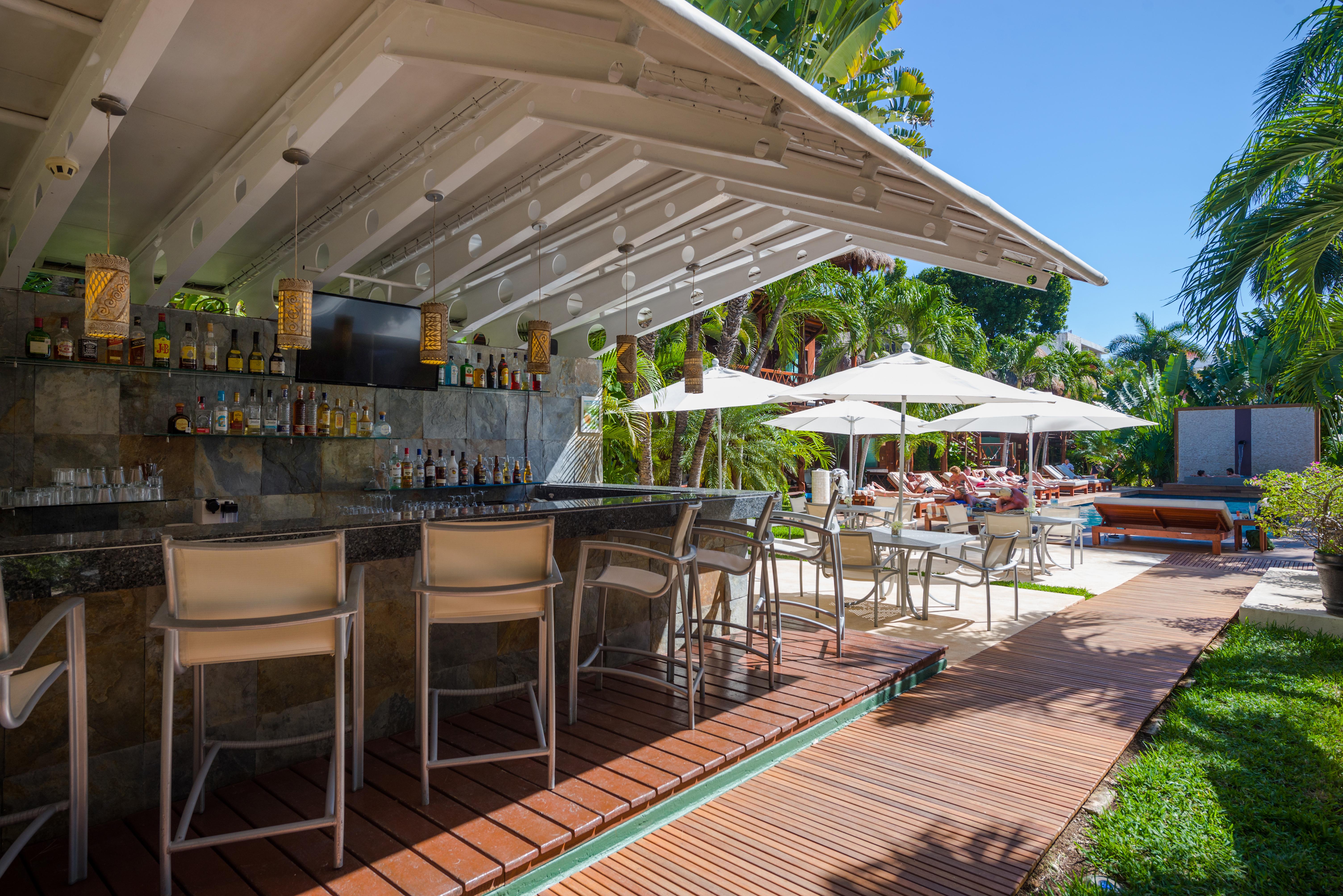 Magic Blue Spa Boutique Hotel Adults Only Playa del Carmen Eksteriør bilde The pool bar at the Eden Roc Miami Beach