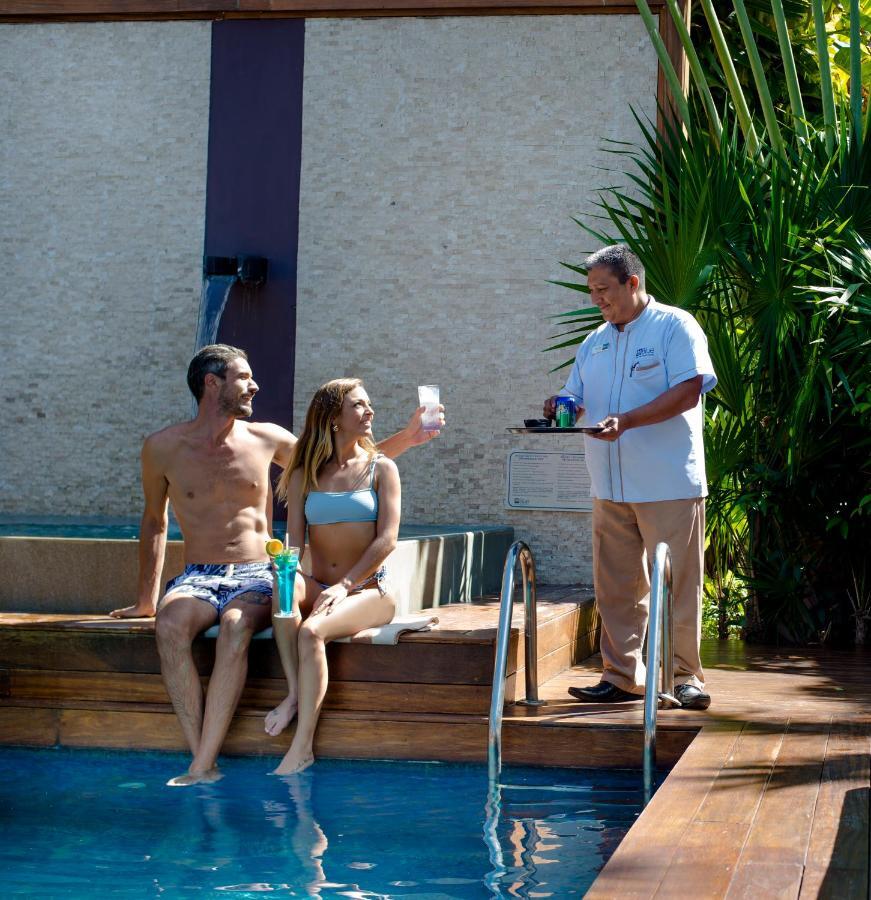 Magic Blue Spa Boutique Hotel Adults Only Playa del Carmen Eksteriør bilde A butler serving drinks at a resort